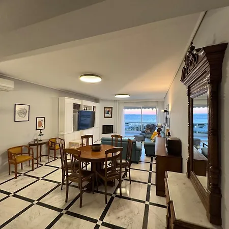 Flat With Incredible Sea View דירה